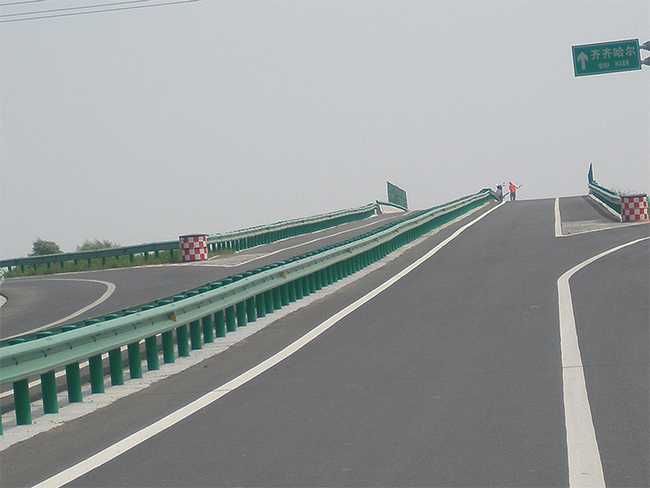 日照高速公路护栏的材质与规格